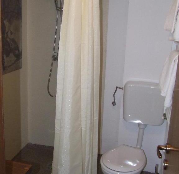 חדר סטנדרט לשלושה עם מרפסת, Complex Transalpina Lac