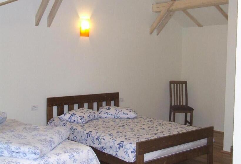 חדר משפחתי, Complex Transalpina Lac