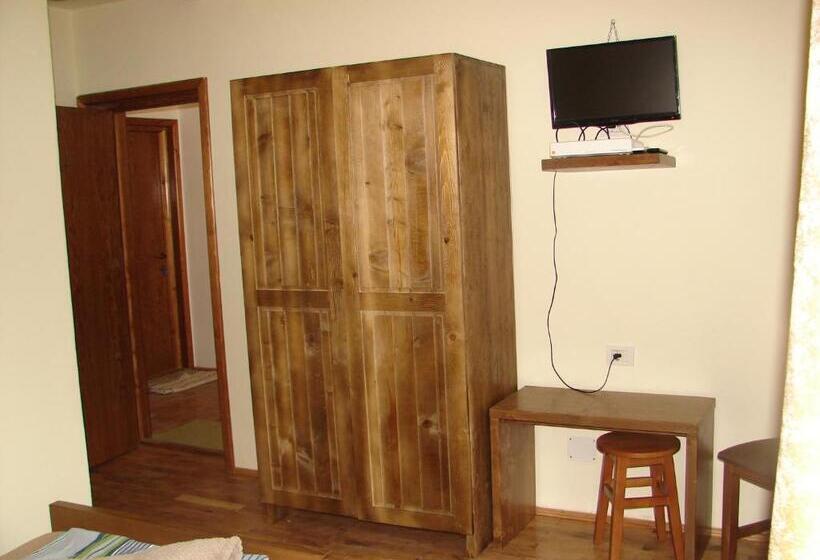 חדר משפחתי, Complex Transalpina Lac