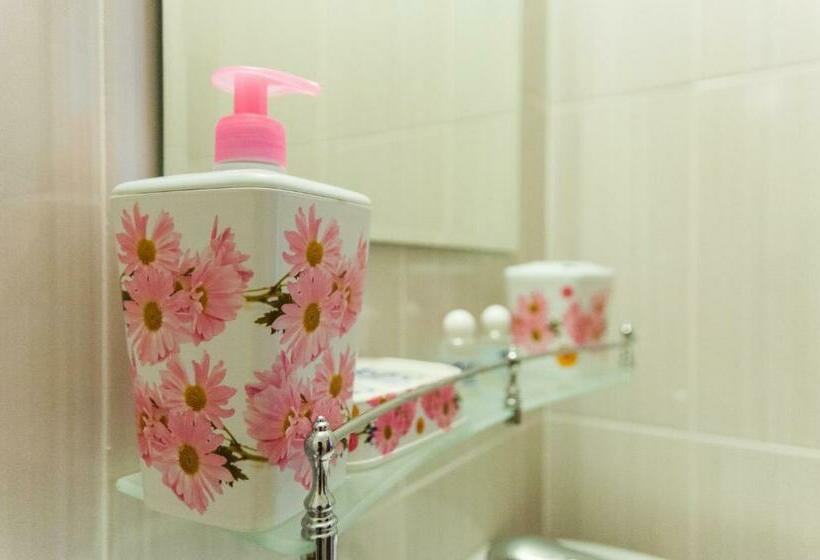 غرفة قياسية مزوَّدة بشُرفة, Guest House Lŭgŭt