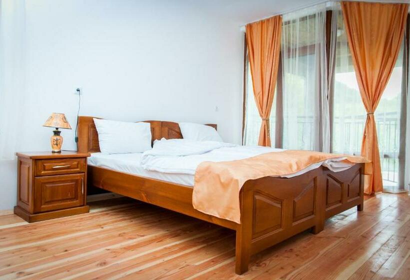 إستديو قياسى مزود بشرفة, Guest House Lŭgŭt