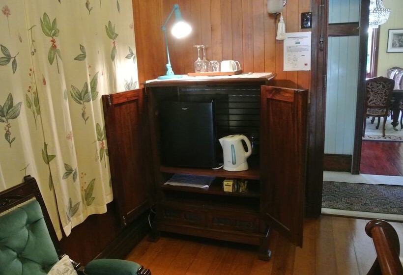 Люкс, Wiss House Bed And Breakfast