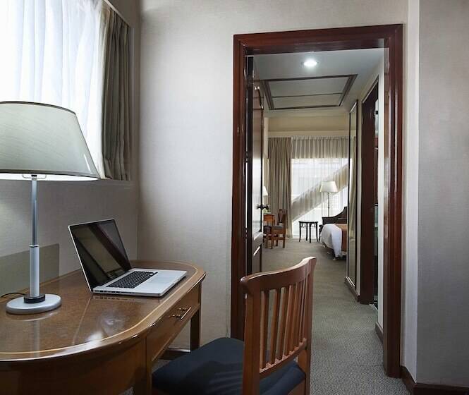 Студия Deluxe, Berjaya Makati