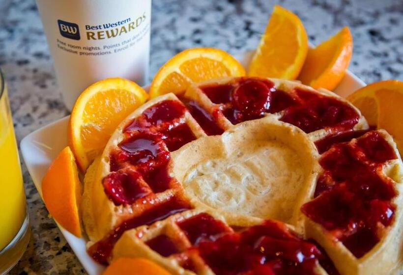 Номер Стандарт с Кухней, Best Western Plus Flint Airport Inn & Suites