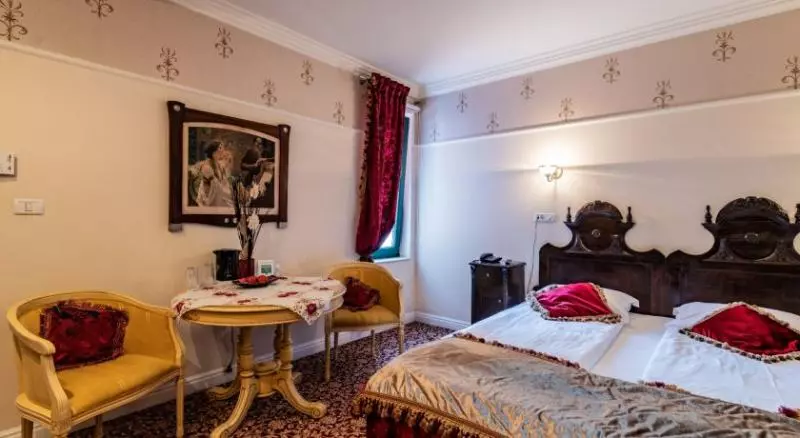 استودیوی سوپریور, Boutique Casa Del Sole