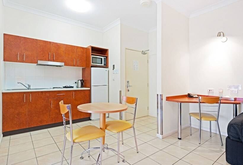 إستوديو قياسى, Cairns Queens Court