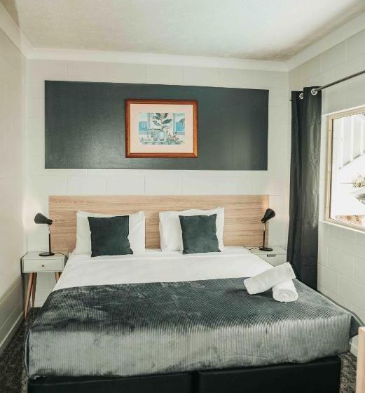 غرفة قياسية, Cairns Queens Court