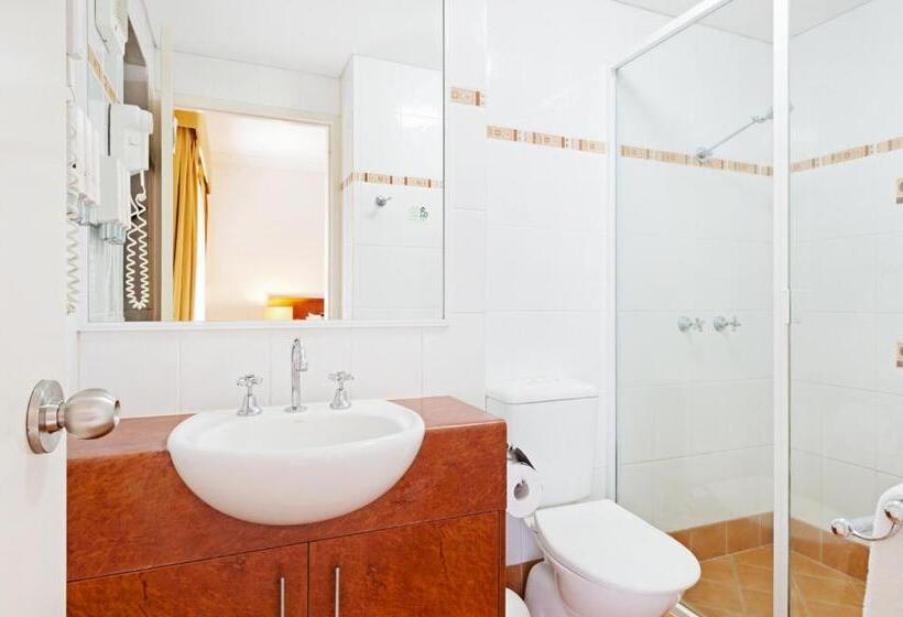 إستوديو قياسى, Cairns Queens Court