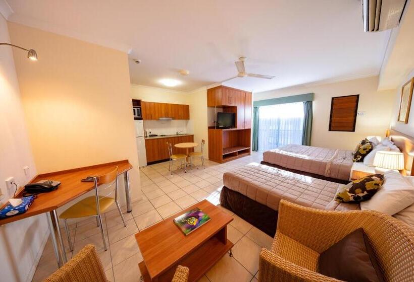 استودیوی استاندارد, Cairns Queens Court