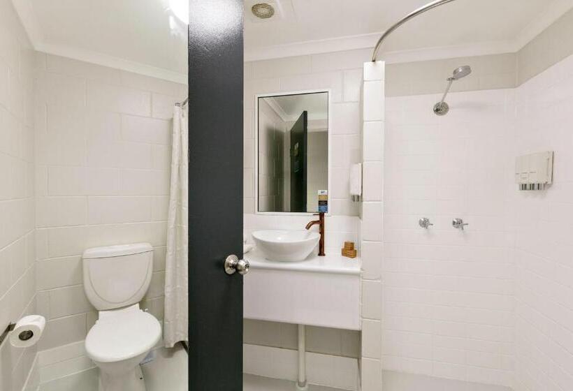 غرفة قياسية متصلة, Cairns Queens Court