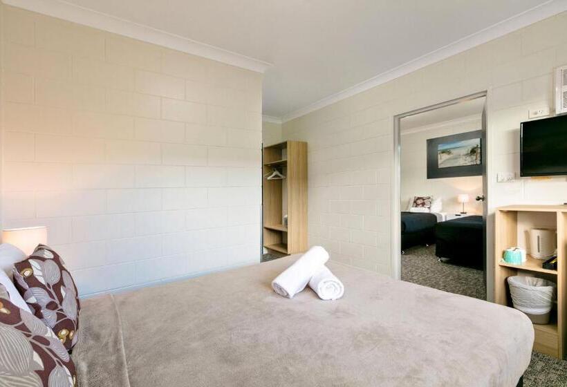 غرفة قياسية متصلة, Cairns Queens Court