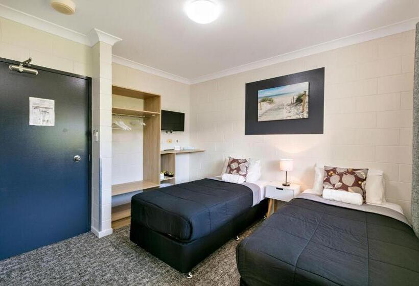 غرفة قياسية متصلة, Cairns Queens Court