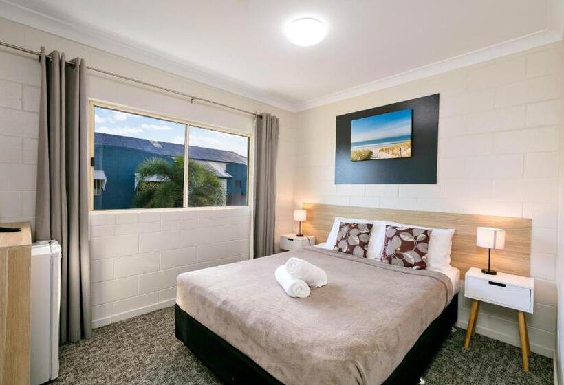 غرفة قياسية متصلة, Cairns Queens Court