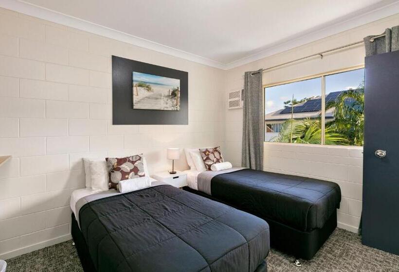 غرفة قياسية متصلة, Cairns Queens Court