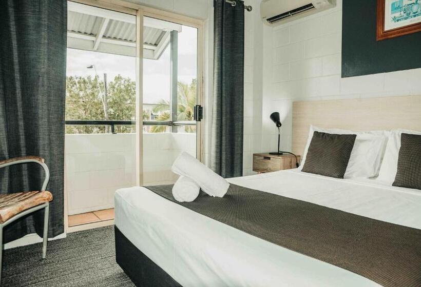 اتاق اکونومی با حمام مشترک, Cairns Queens Court