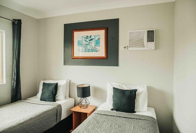 غرفة قياسية, Cairns Queens Court