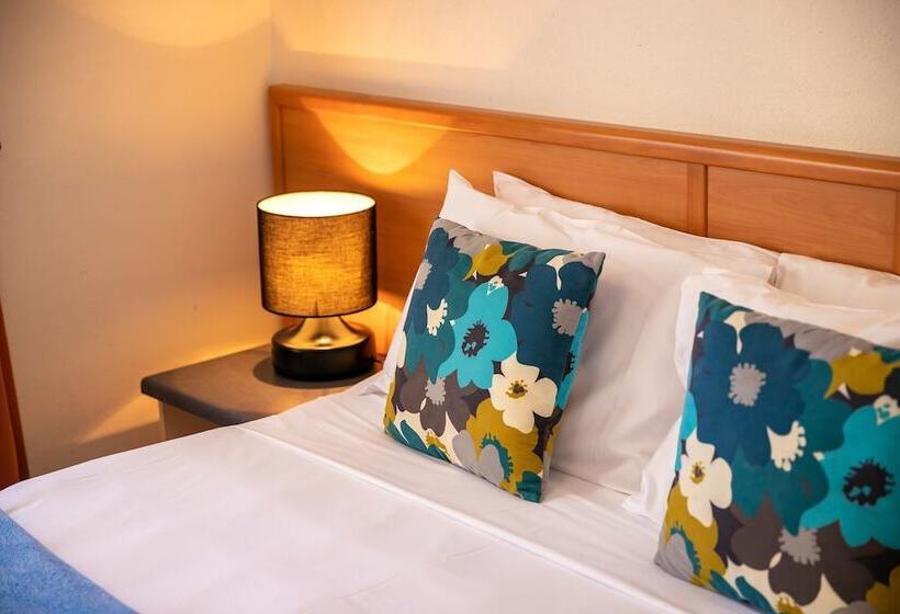 غرفة قياسية, Cairns Queens Court