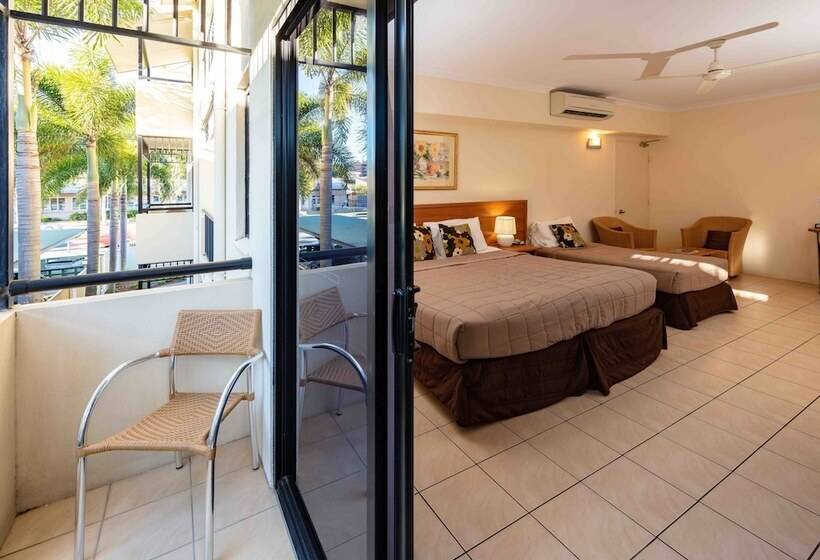 إستوديو قياسى, Cairns Queens Court