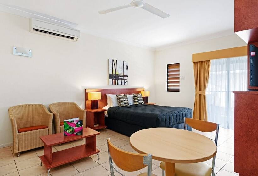 스탠다드 스튜디오, Cairns Queens Court