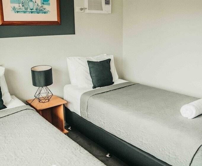 غرفة قياسية, Cairns Queens Court