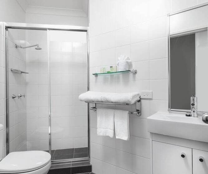 חדר סטנדרט, George Williams