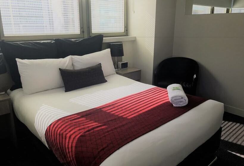 חדר סטנדרט, George Williams