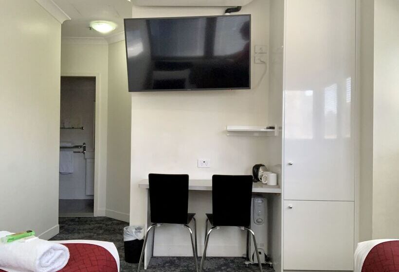 חדר סטנדרט, George Williams