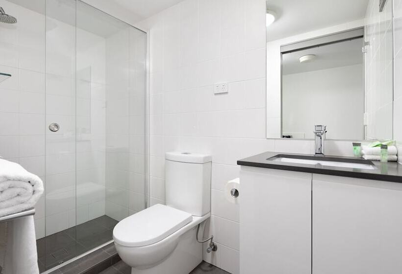 חדר סטנדרט עם מיטת קווין, George Williams