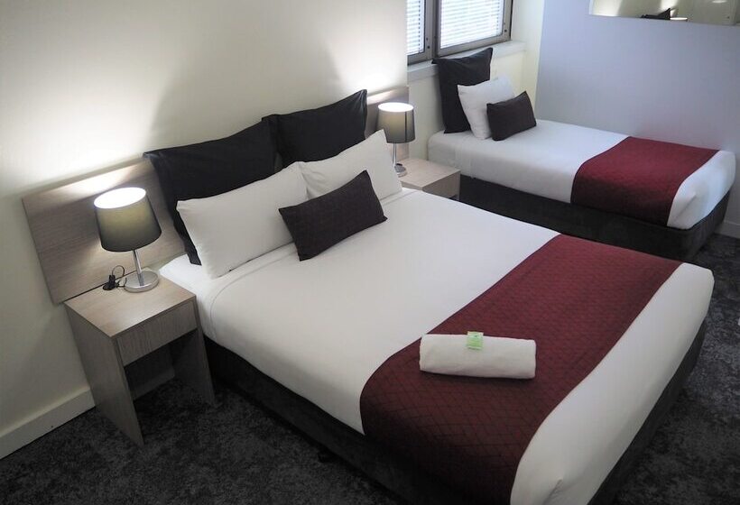 חדר סטנדרט עם מיטת קווין, George Williams