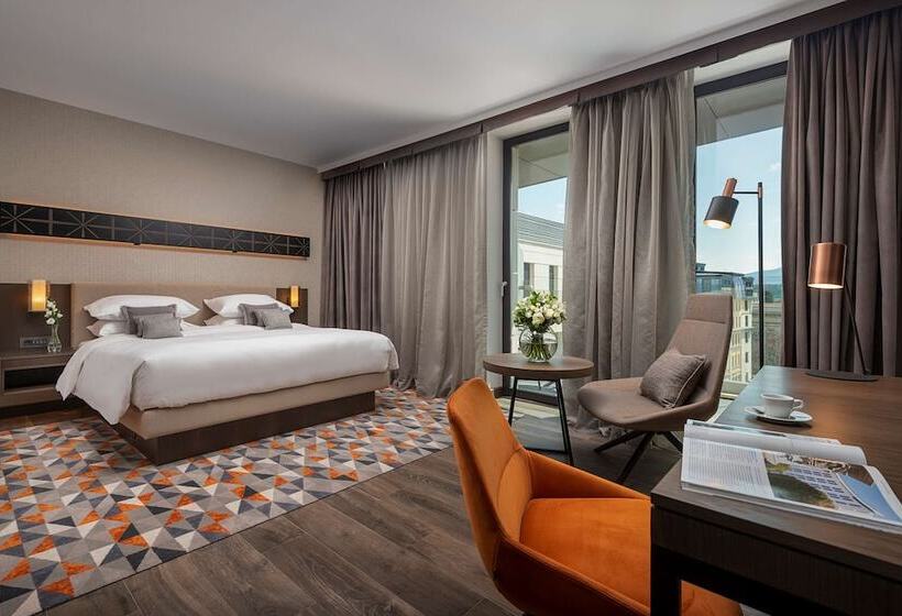 غرفة كلوب, Hyatt Regency Sofia