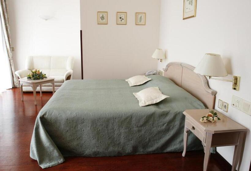 バルコニー付きスーペリアルーム, Mozart