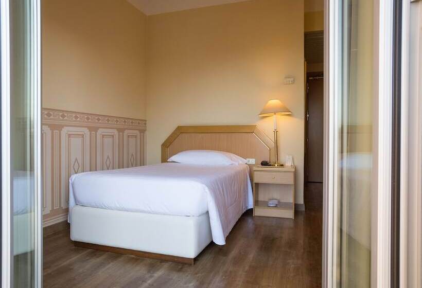 اتاق استاندارد یک نفره, Nasco