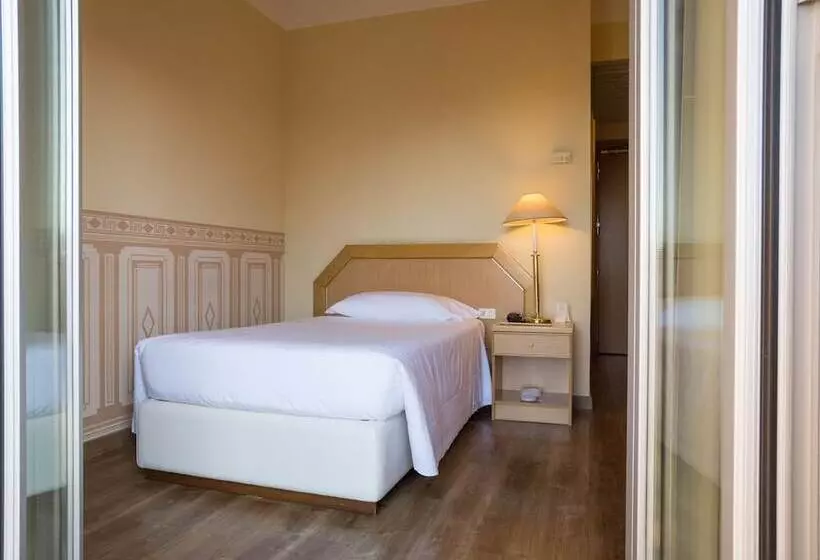 اتاق استاندارد یک نفره, Nasco