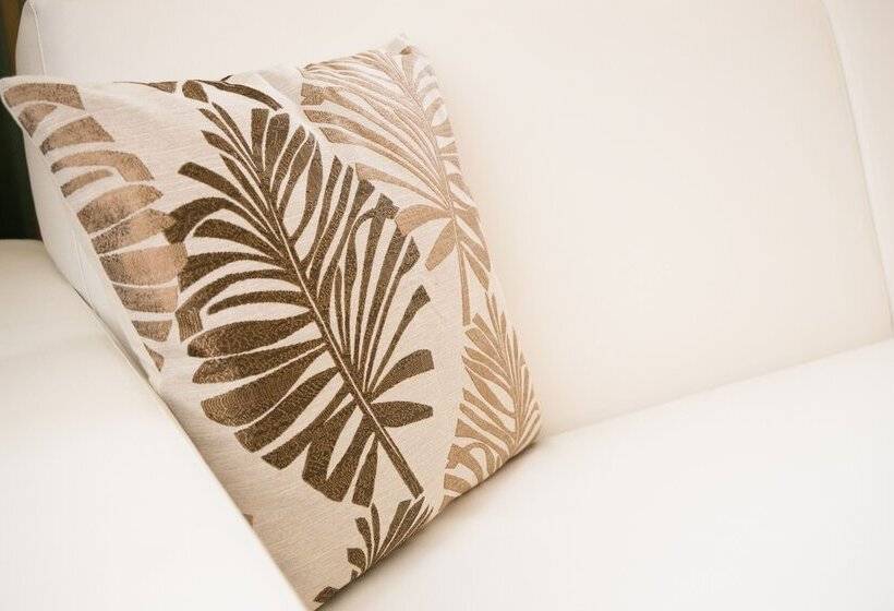 اتاق استاندارد سه نفره, Nasco