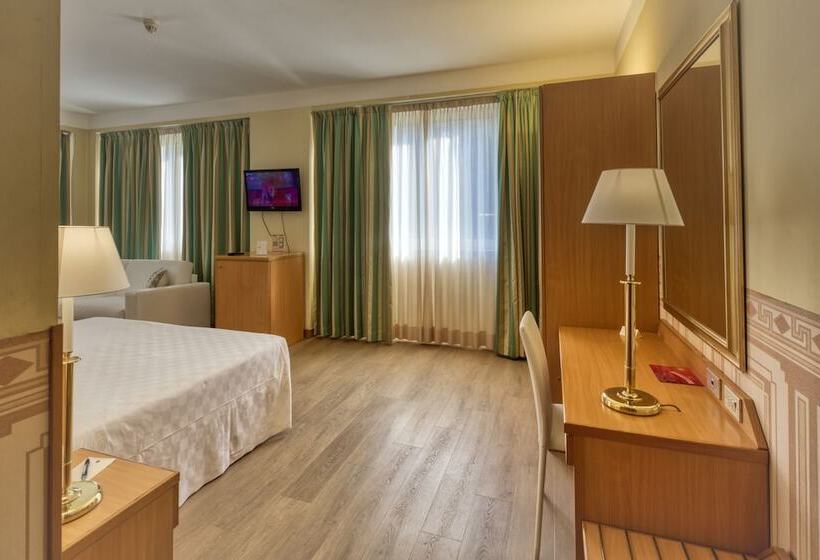 اتاق استاندارد سه نفره, Nasco