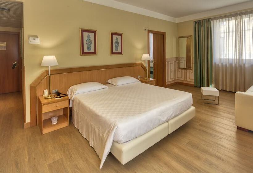 اتاق استاندارد سه نفره, Nasco