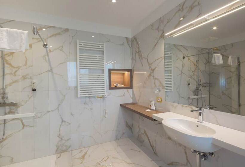 اتاق اجرایی, Nasco