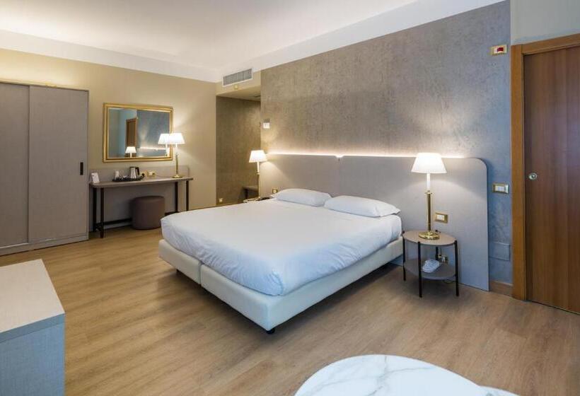 اتاق استاندارد سه نفره, Nasco