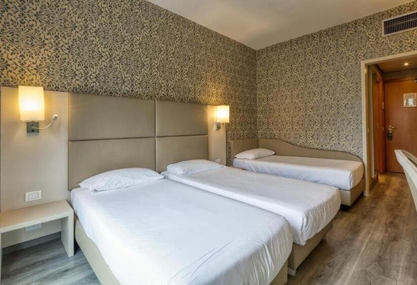 اتاق استاندارد سه نفره, Nasco