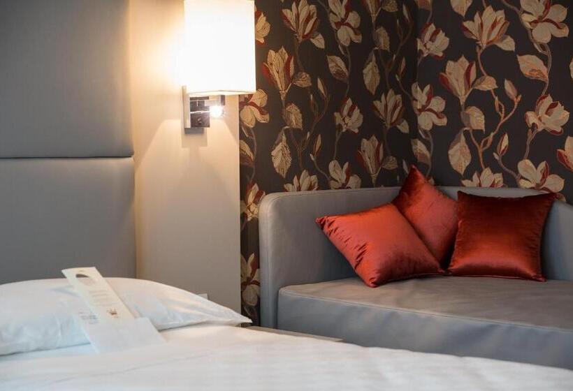 اتاق استاندارد سه نفره, Nasco