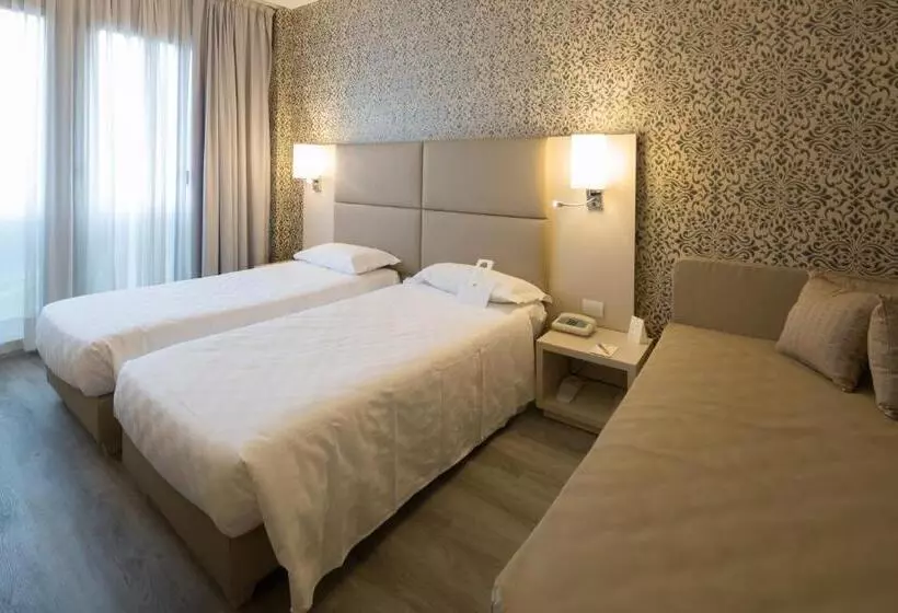 اتاق استاندارد سه نفره, Nasco