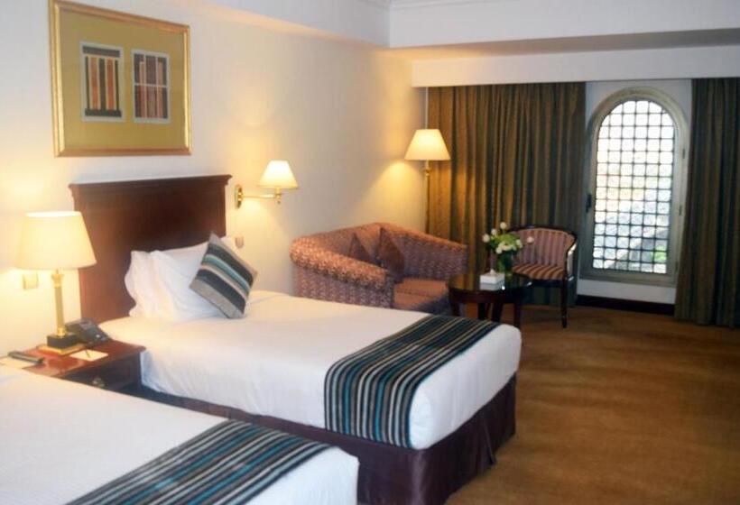 四人标准间, New Madinah