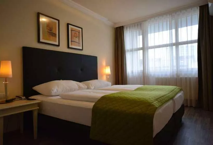اتاق استاندارد با چشم‌انداز باغ, Parkhotel Brunauer