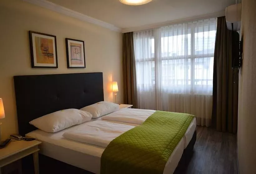 اتاق استاندارد با چشم‌انداز باغ, Parkhotel Brunauer