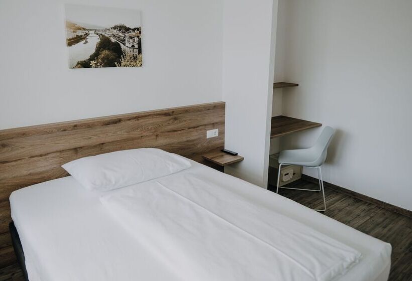 اتاق استاندارد یک نفره, Parkhotel Brunauer