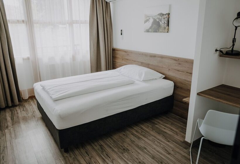 اتاق یک تخته با چشم‌انداز باغ, Parkhotel Brunauer