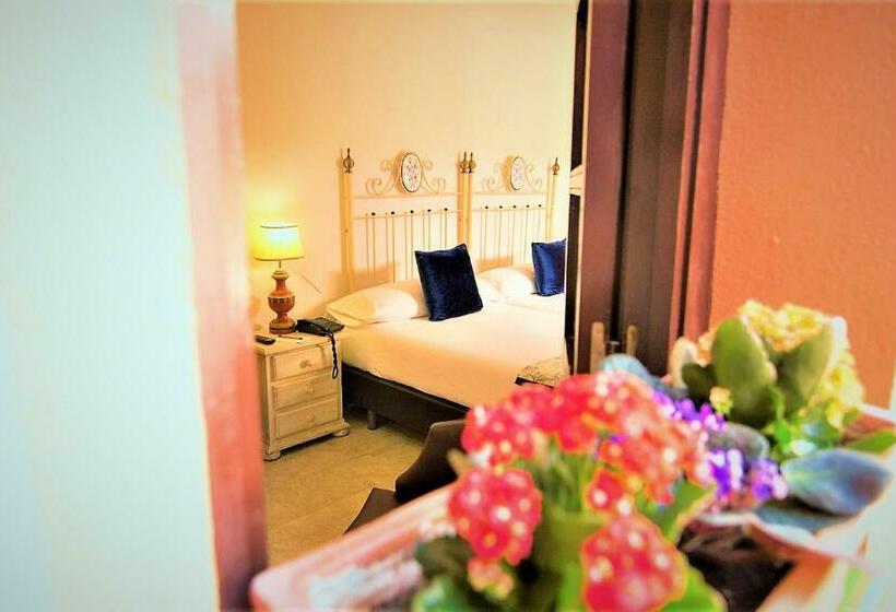 اتاق استاندارد, Patio De La Alameda