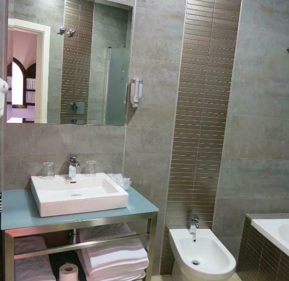 اتاق استاندارد, Patio De La Alameda