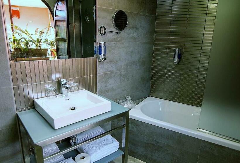 اتاق استاندارد, Patio De La Alameda