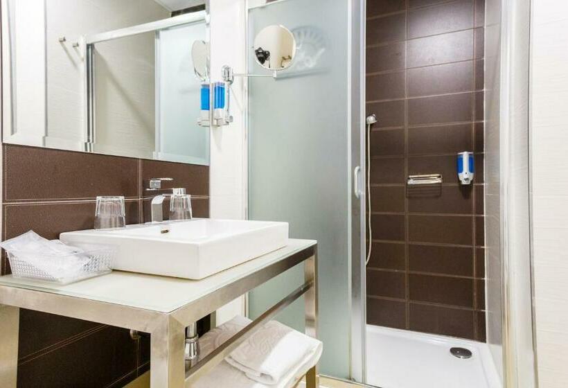 اتاق خانوادگی, Patio De La Alameda